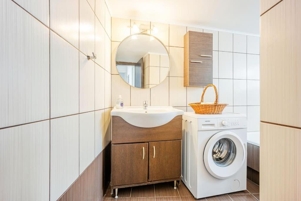 Apartment In The Middle Of Everything Aten Exteriör bild